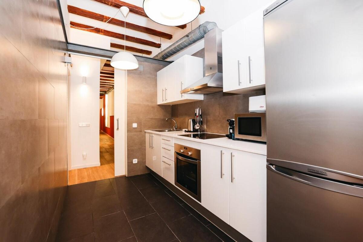 La Rambla - Catalonia Square 4bd-2bth Apartment
