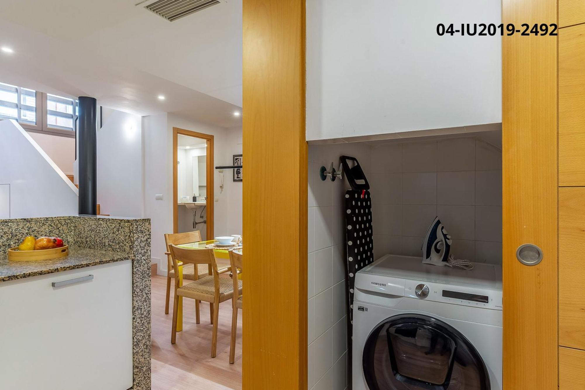 4256 - Ab Les Corts Bi Apartment