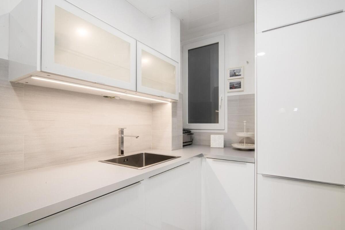Apartment Nice, Cozy, Up To 6, Fcb Stadium, Free Parking *