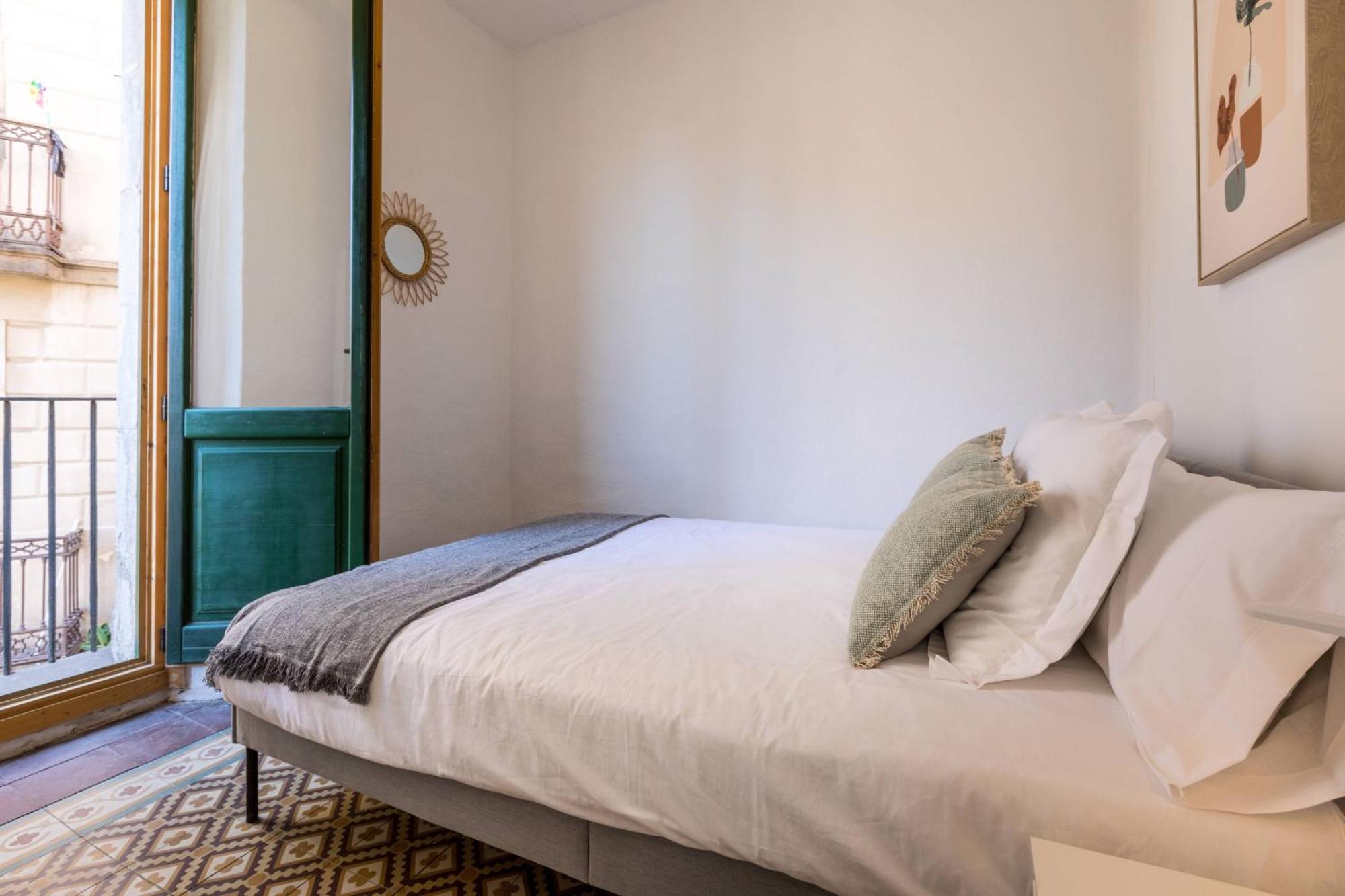 22ara1051- 4br Flat In The Center Appartement Barcelona