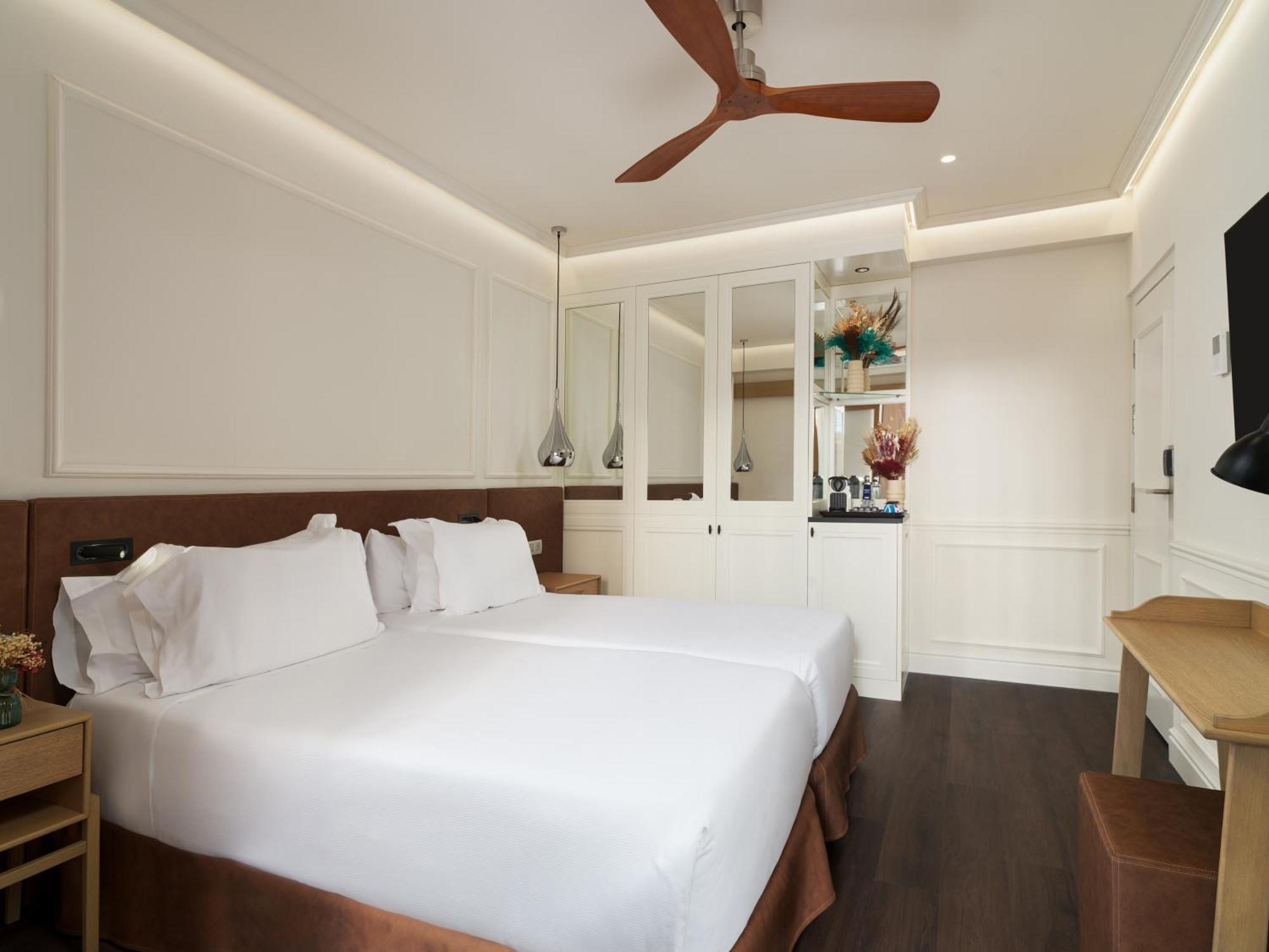 H10 Universitat 4* Barcelona