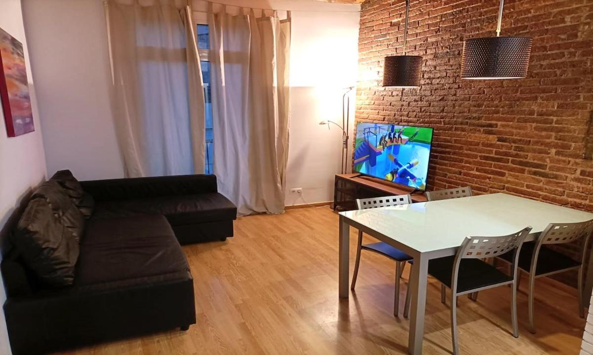 Three Bedrooms Bright Center Apartment Barcelona