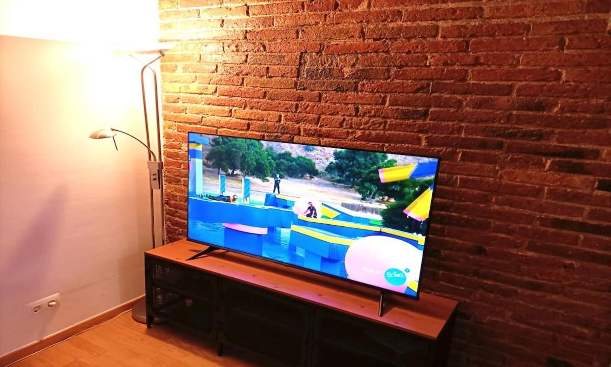 Three Bedrooms Bright Center Apartment *