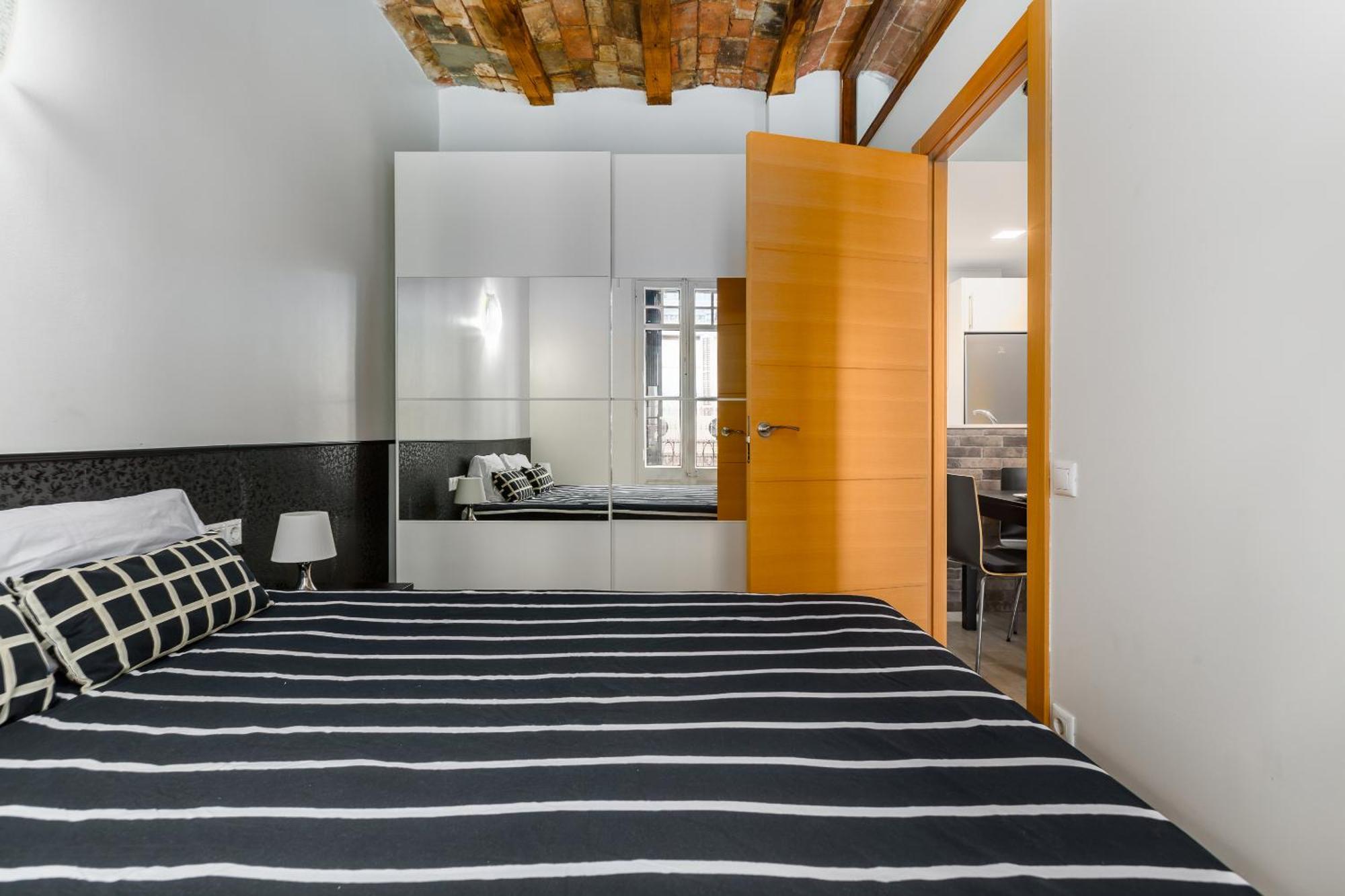 Grcia Charm Sunlit Terrace, Ac & Exposed Brick Apartment