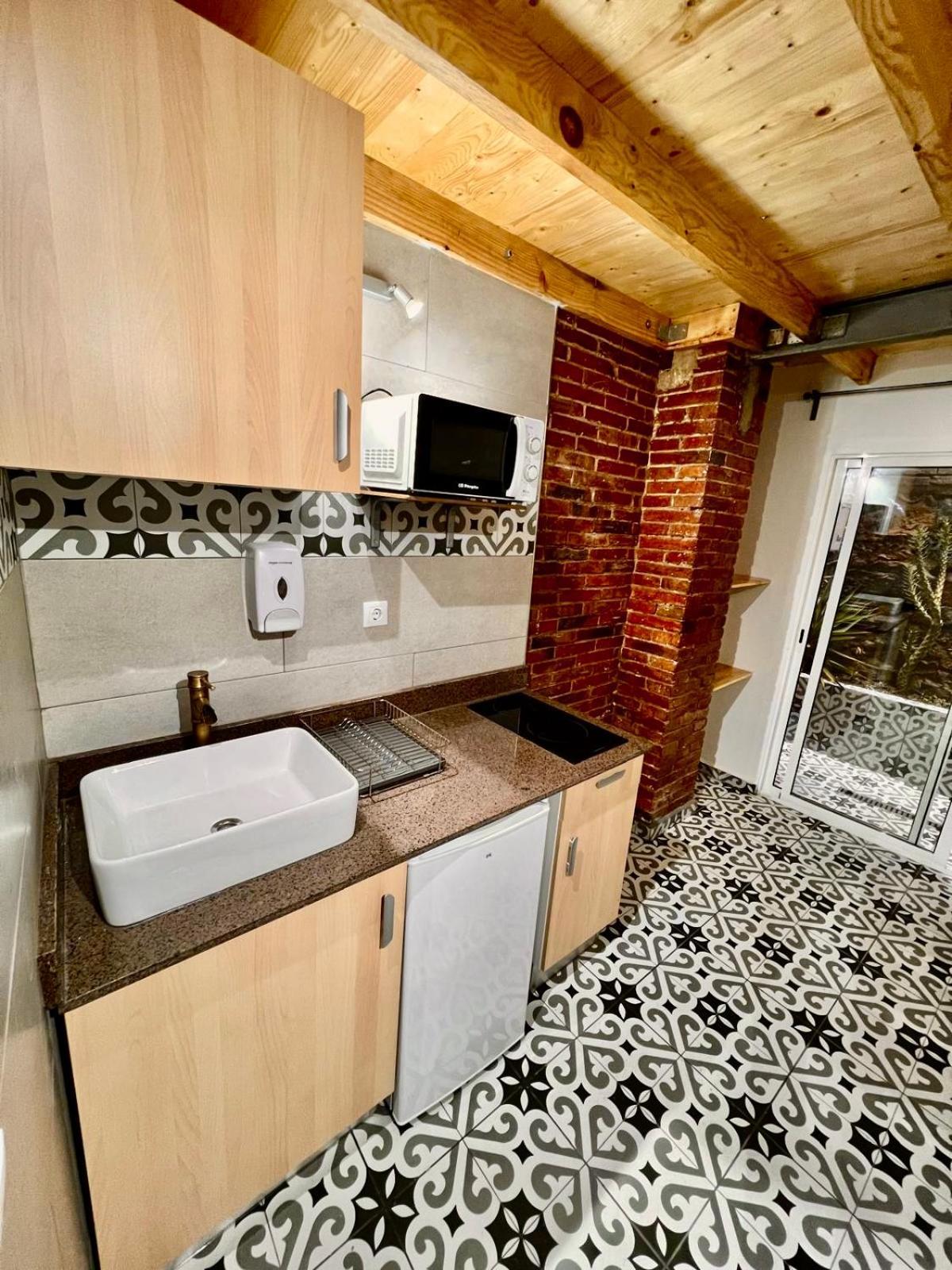 B4 Estudio Nuevo! Cocina Y Bano Privado! A 1 Calle Del Metro