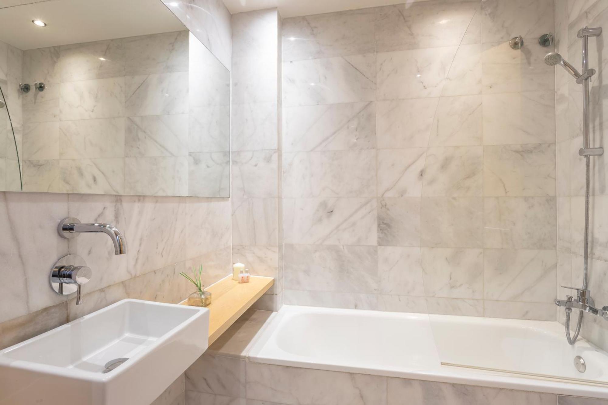 My Space Emirates - Bright In Gracia With Shared Pool Apartamento