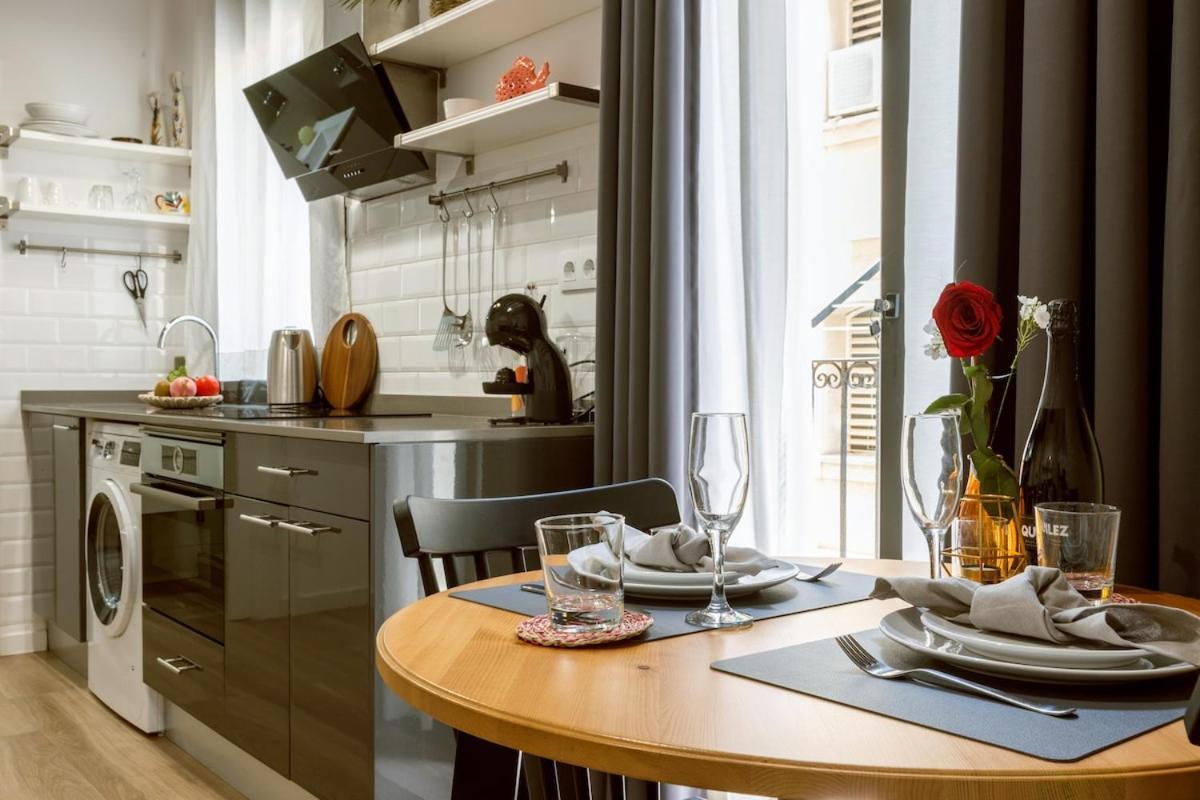Almirall 12 Apartment *