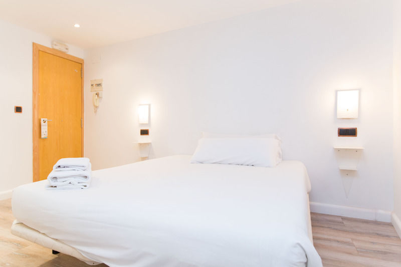Ainb Ramblas-colon Apartment Barcelona