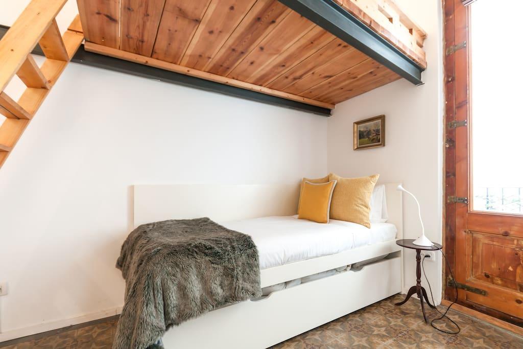 3 Bedroom Near Las Ramblas Apartment